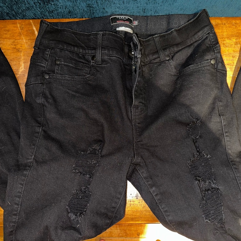 Torrid Black Skinny Jeans Versatile Modern Design: excellent condition